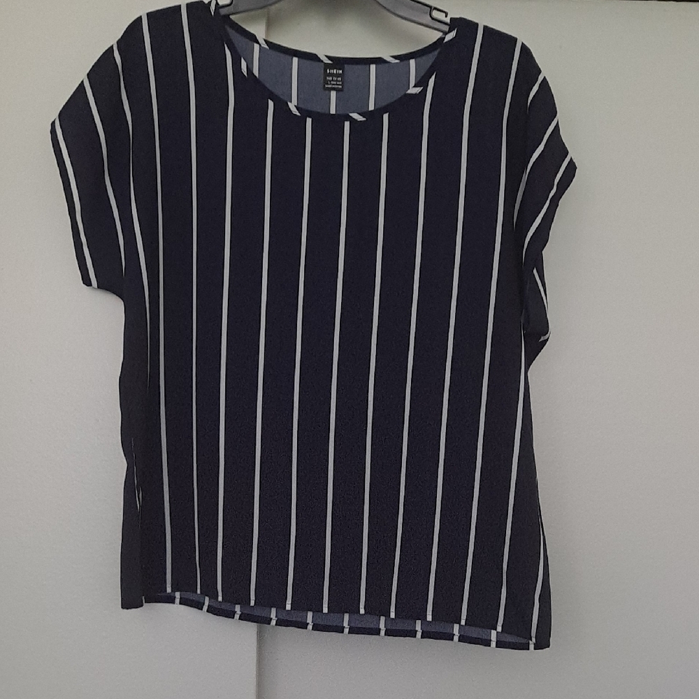 SHEIN Black Boxy Relaxed Top